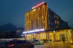 Hotel SEASONS image