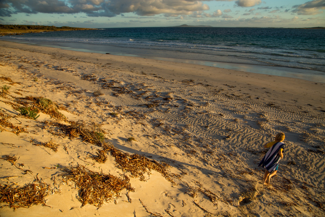 Foto van West End Beach met hoog niveau van netheid