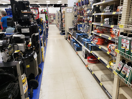 Hardware Store «Harbor Freight Tools», reviews and photos, 668 N. Riverside, Clarksville, TN 37040, USA