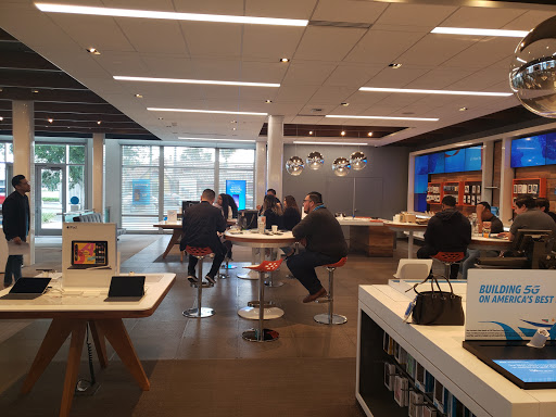 Cell Phone Store «AT&T», reviews and photos, 5252 Lakewood Blvd, Lakewood, CA 90712, USA