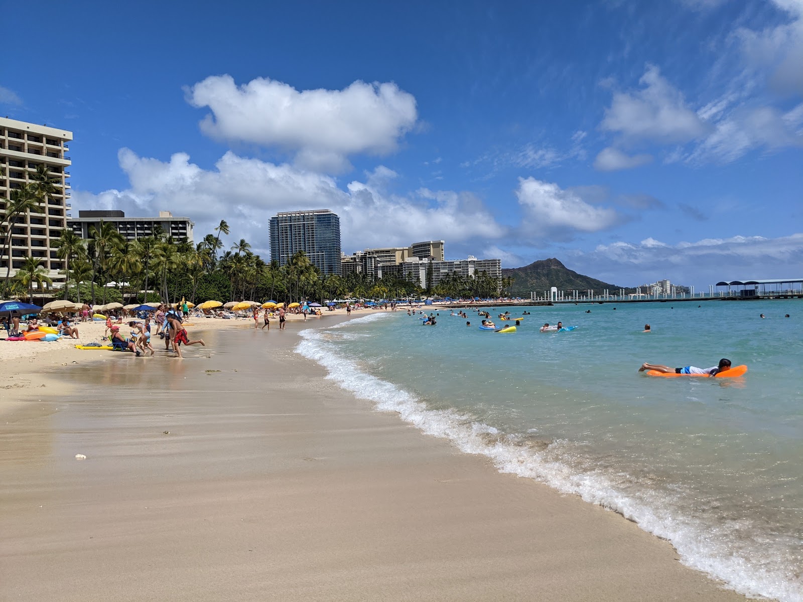 Foto van Kahanamoku Strand met hoog niveau van netheid