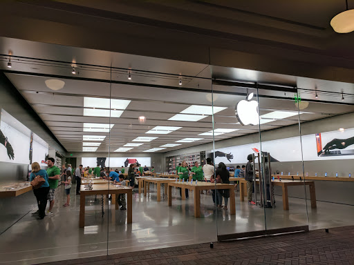 Computer Store «Apple Short Pump Town Center», reviews and photos, 11800 W Broad St, Henrico, VA 23233, USA