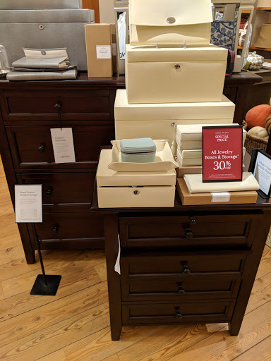 Furniture Store «Pottery Barn», reviews and photos, 75 Middlesex Turnpike #2001a, Burlington, MA 01803, USA