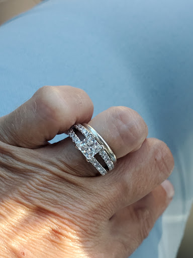 Jewelry Store «Johnston Jewelers», reviews and photos, 10401 Seminole Blvd, Largo, FL 33778, USA