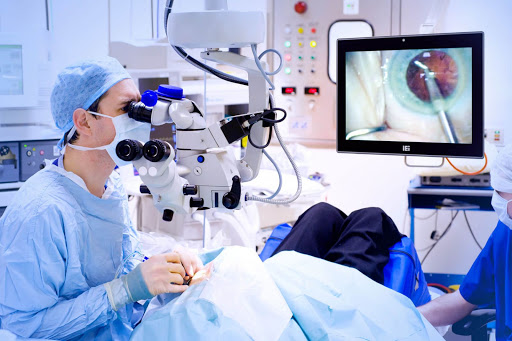 Центр диагностики и лечения сетчатки глаза