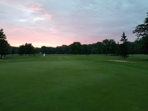 Golf Club «Hilliard Lakes Golf Club», reviews and photos, 31665 Hilliard Blvd, Westlake, OH 44145, USA