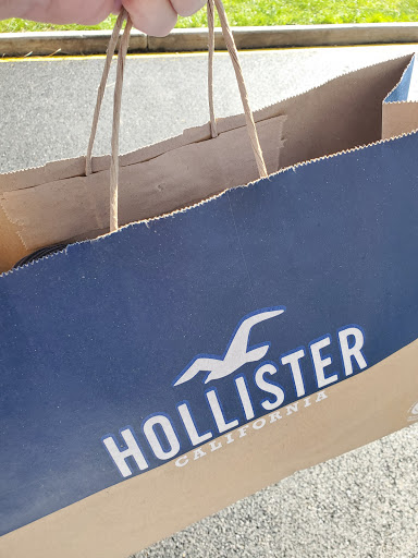 Clothing Store «Hollister Co. Outlet», reviews and photos, 36508 Seaside Outlet Dr, Rehoboth Beach, DE 19971, USA
