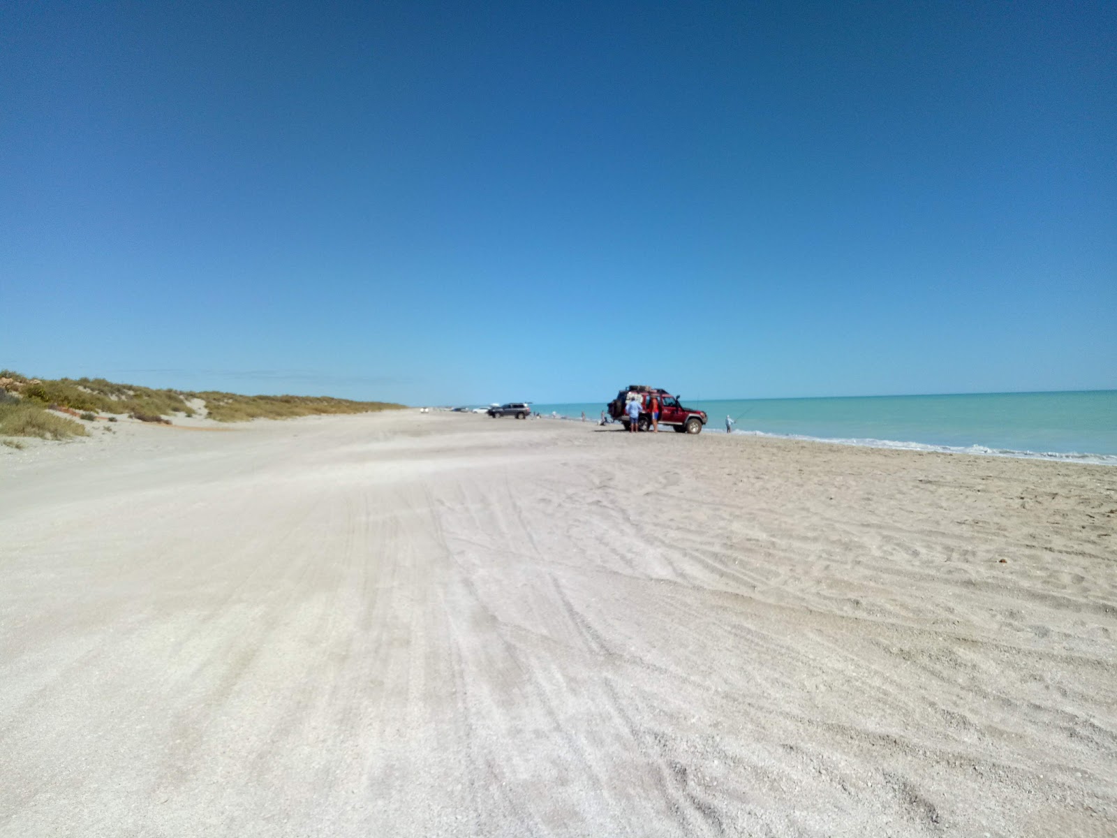 Fotografija Eighty Mile Beach z svetel pesek površino