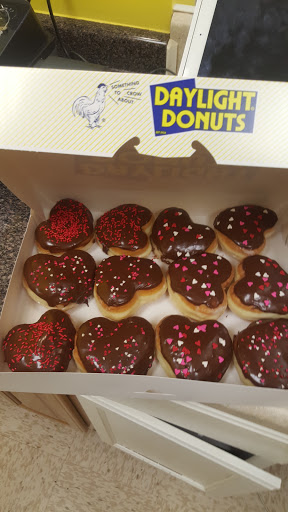 Donut Shop «Daylight Donuts», reviews and photos, 1105 Southview Ln #114, Tuscaloosa, AL 35405, USA