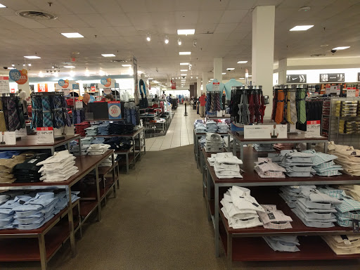 Shopping Mall «Apple Blossom Mall», reviews and photos, 1850 Apple Blossom Dr, Winchester, VA 22601, USA