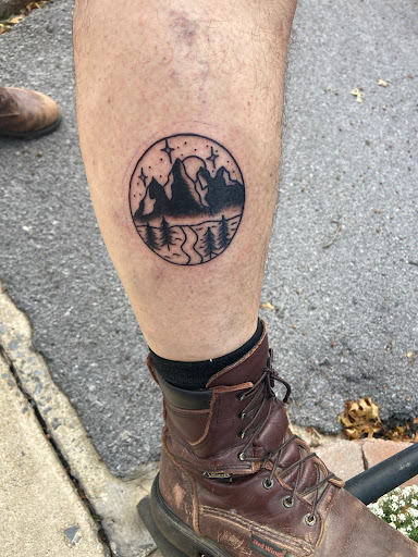 Tattoo Shop «American Tattoo Studio», reviews and photos, 1434 Souder Rd # A, Knoxville, MD 21758, USA