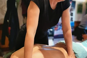 Massages bien-être et sportifs sur-mesure – Elodie Devie image