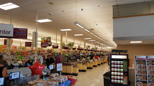 Grocery Store «Stop & Shop», reviews and photos, 370 Hemingway Ave, East Haven, CT 06512, USA