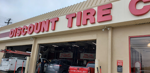 Tire Shop «Discount Tire Store - Hill Country Village, TX», reviews and photos, 15703 San Pedro Ave, Hill Country Village, TX 78232, USA