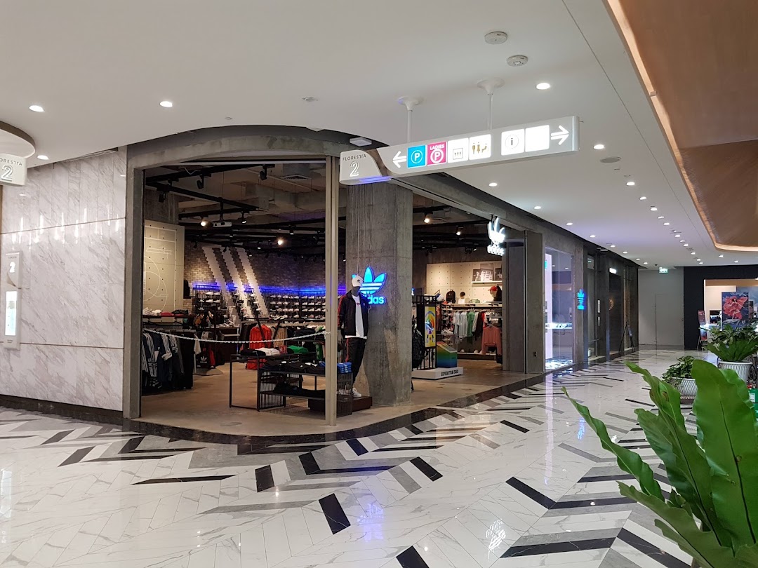 Adidas Central Phuket Floresta