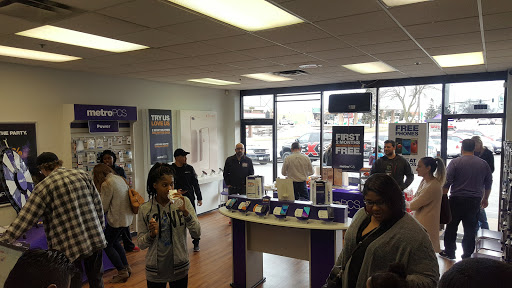Cell Phone Store «MetroPCS Authorized Dealer», reviews and photos, 1516 Woodlane Dr, Woodbury, MN 55125, USA