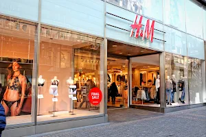 H&M image