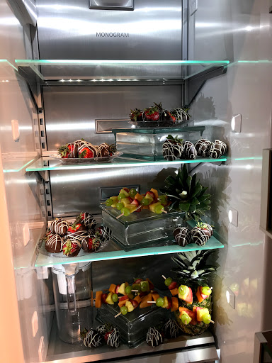 Appliance Store «Monark Premium Appliance Co. and Clearance Center», reviews and photos, 9025 S Kyrene Rd, Tempe, AZ 85284, USA