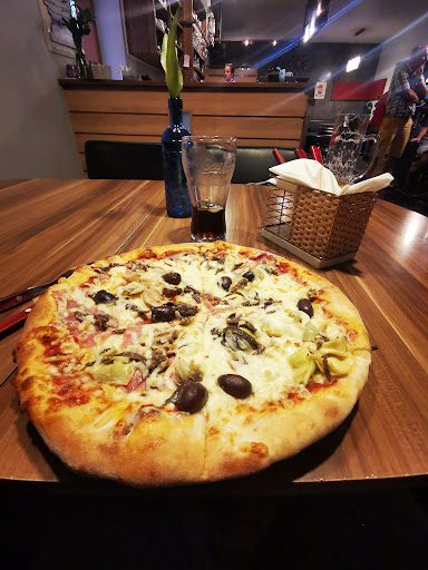 Özi's Pizzeria Halbturn en Halbturn