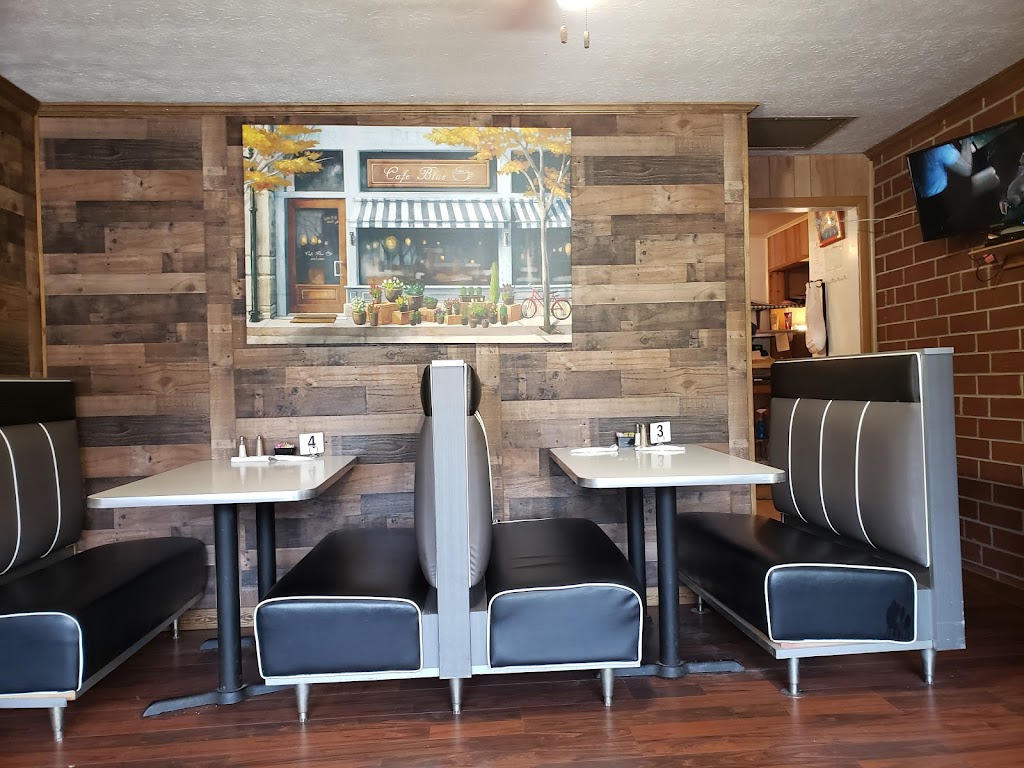 Lois' Family Kitchen 23924