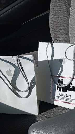 Computer Store «Apple Suburban Square», reviews and photos, 61 Saint James Pl, Ardmore, PA 19003, USA