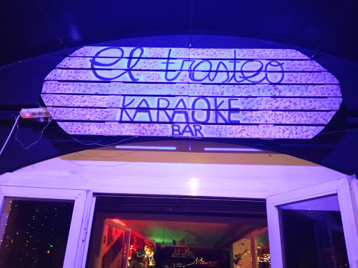 El Trasteo Karaoke - Bar