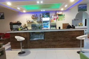 مقهى و مطعم دلة البركة image