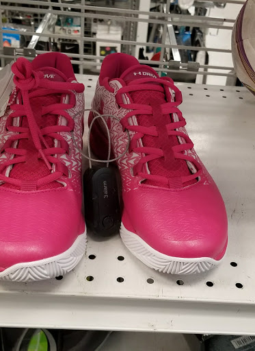 Clothing Store «Ross Dress for Less», reviews and photos, 7487 N Blackstone Ave, Fresno, CA 93720, USA