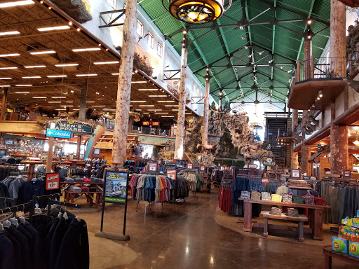 Sporting Goods Store «Bass Pro Shops», reviews and photos