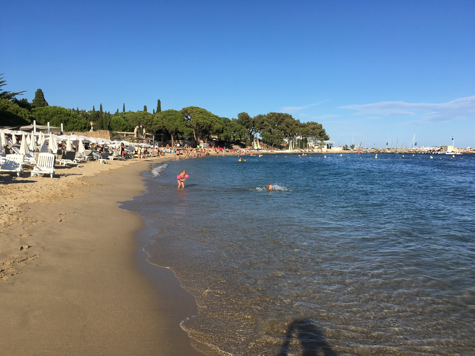 Foto de Praia de Garonnette - lugar popular entre os apreciadores de relaxamento
