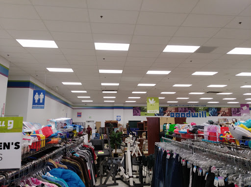 Thrift Store «Gilbert & Guadalupe Goodwill Retail Store & Donation Center», reviews and photos, 868 N Gilbert Rd, Gilbert, AZ 85234, USA