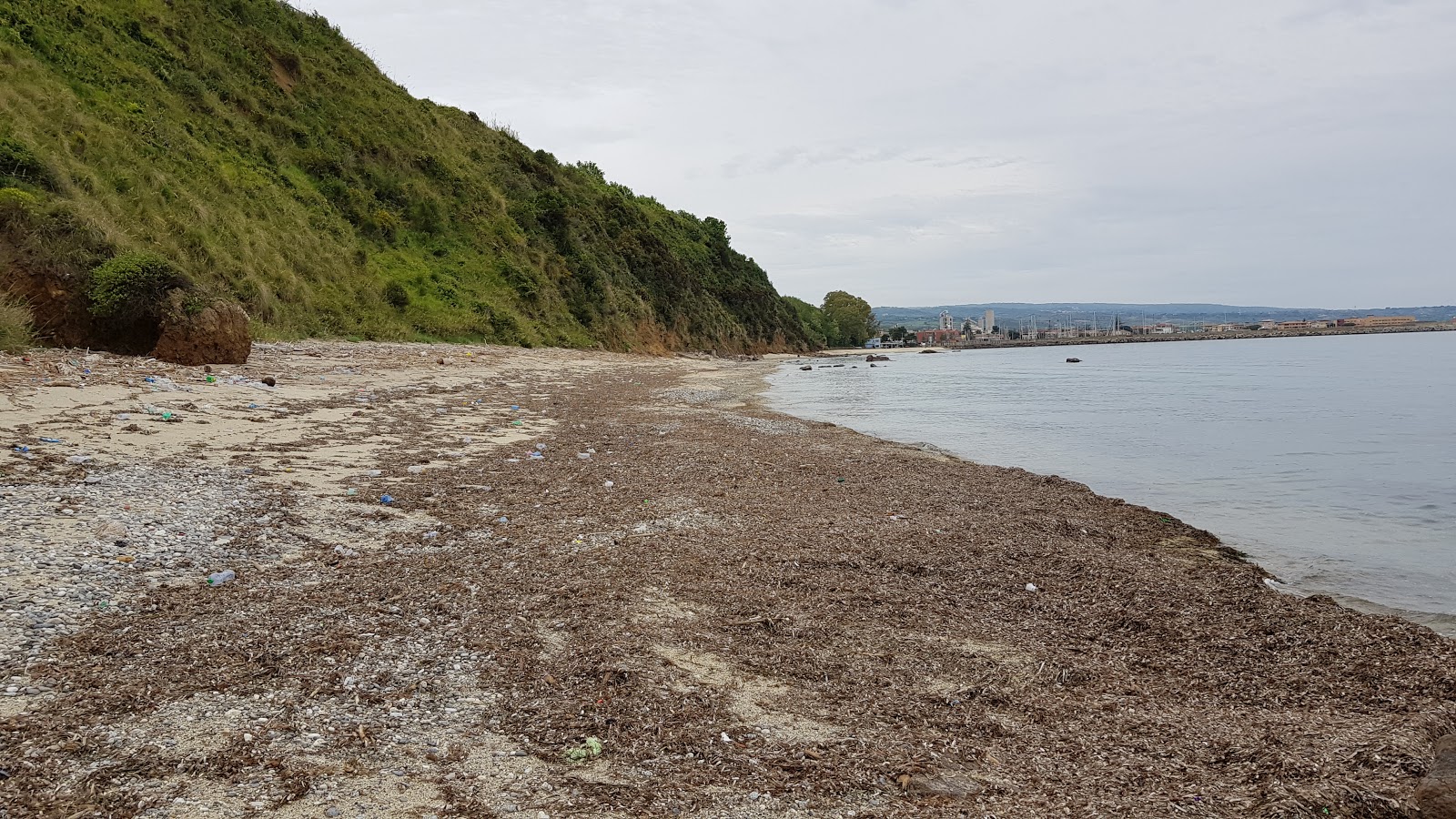 Spiaggia Timpa Janca'in fotoğrafı kahverengi kum yüzey ile