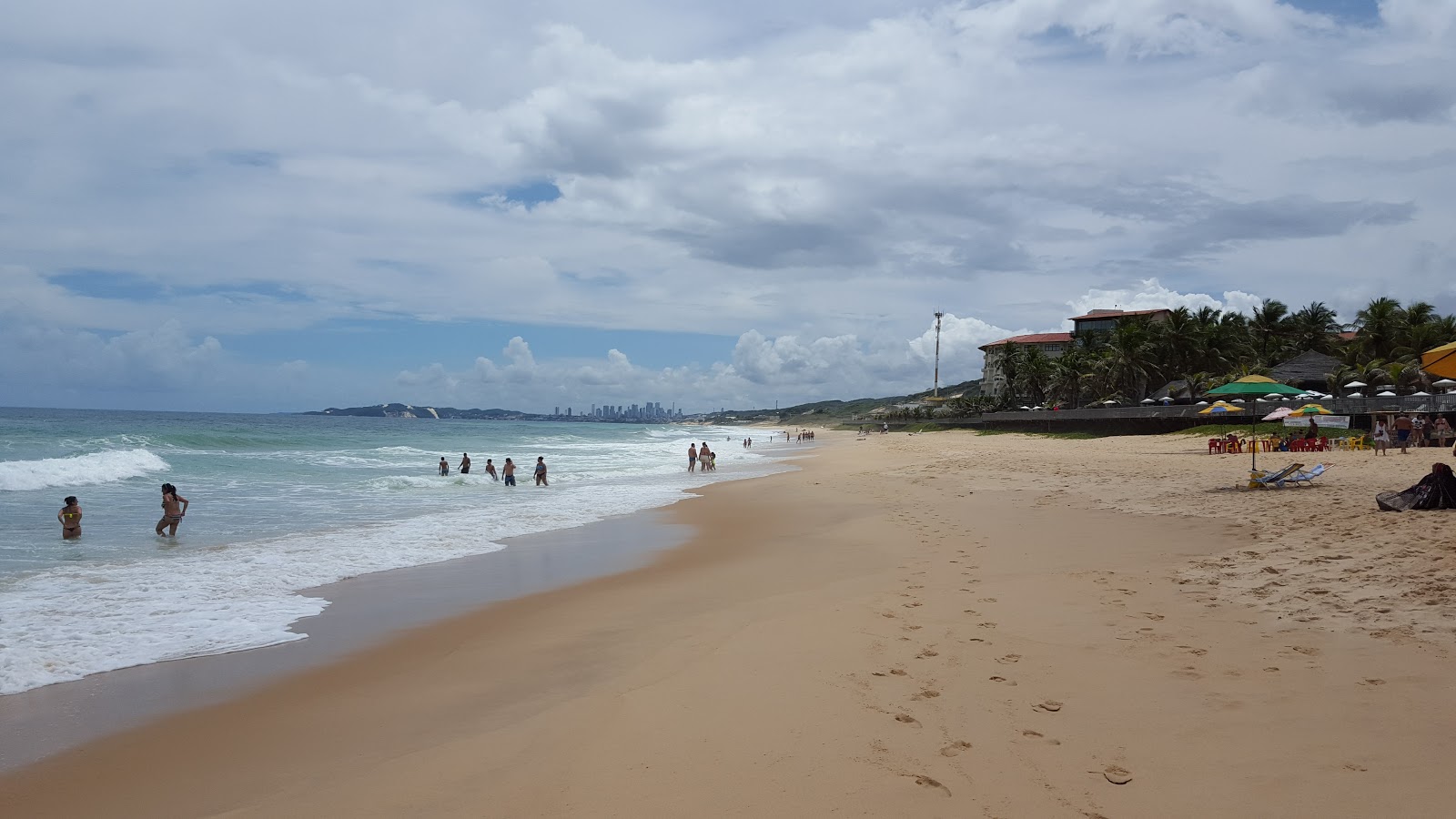 Foto de Praia de Mae Luiza com alto nível de limpeza