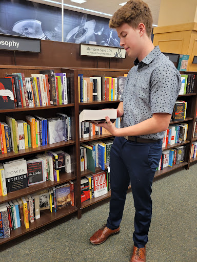 Book Store «Barnes and Noble», reviews and photos, 2500 N Mayfair Rd, Milwaukee, WI 53226, USA