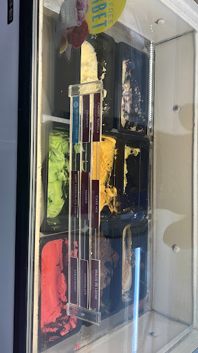 Ice Cream Shop «Carvel», reviews and photos, 725 NE 167th St, North Miami Beach, FL 33162, USA