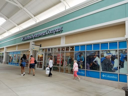 Sportswear Store «Columbia Sportswear Outlet Store at Tanger Outlets», reviews and photos, 4000 Arrowhead Blvd #710, Mebane, NC 27302, USA