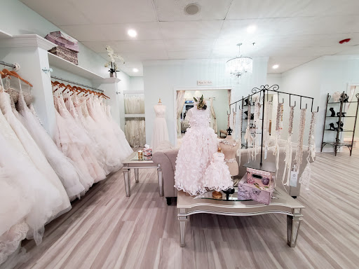 Bridal Shop «Le Bella Donna Bridal & Formal Shop», reviews and photos, 319 York Rd, Jenkintown, PA 19046, USA