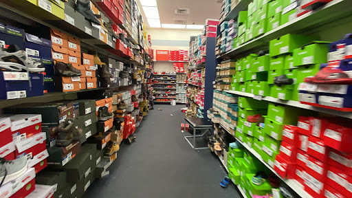 Shoe Store «Rack Room Shoes», reviews and photos, 18700 Limestone Commercial Dr, Pflugerville, TX 78660, USA