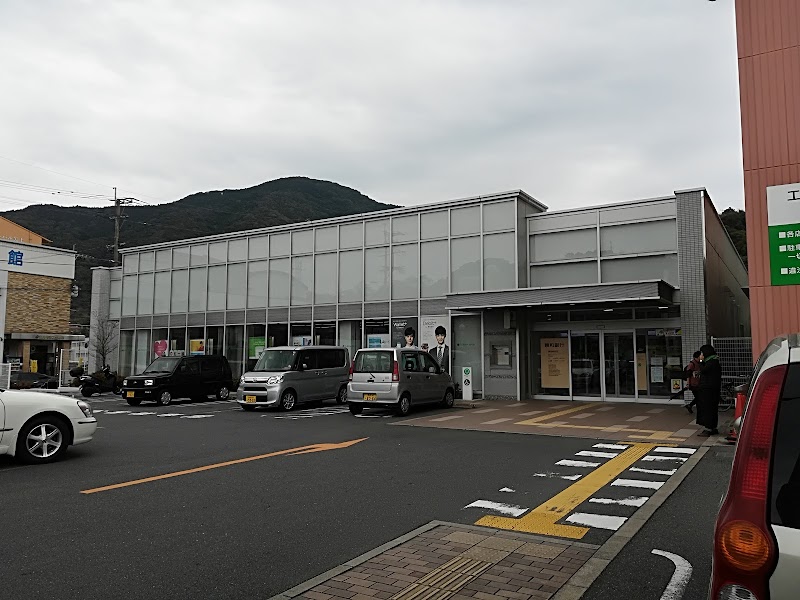 十八親和銀行 東長崎支店