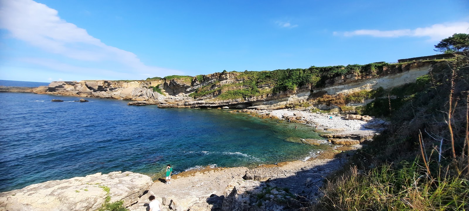 Playa Cristal O Bigaral'in fotoğrafı birden fazla geniş koy ile birlikte