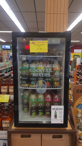 Liquor Store «Julios Liquor», reviews and photos, 140 Turnpike Rd, Westborough, MA 01581, USA