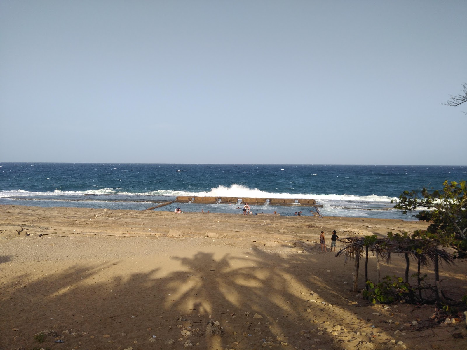 Φωτογραφία του The Quadritos beach με επίπεδο καθαριότητας εν μέρει καθαρό