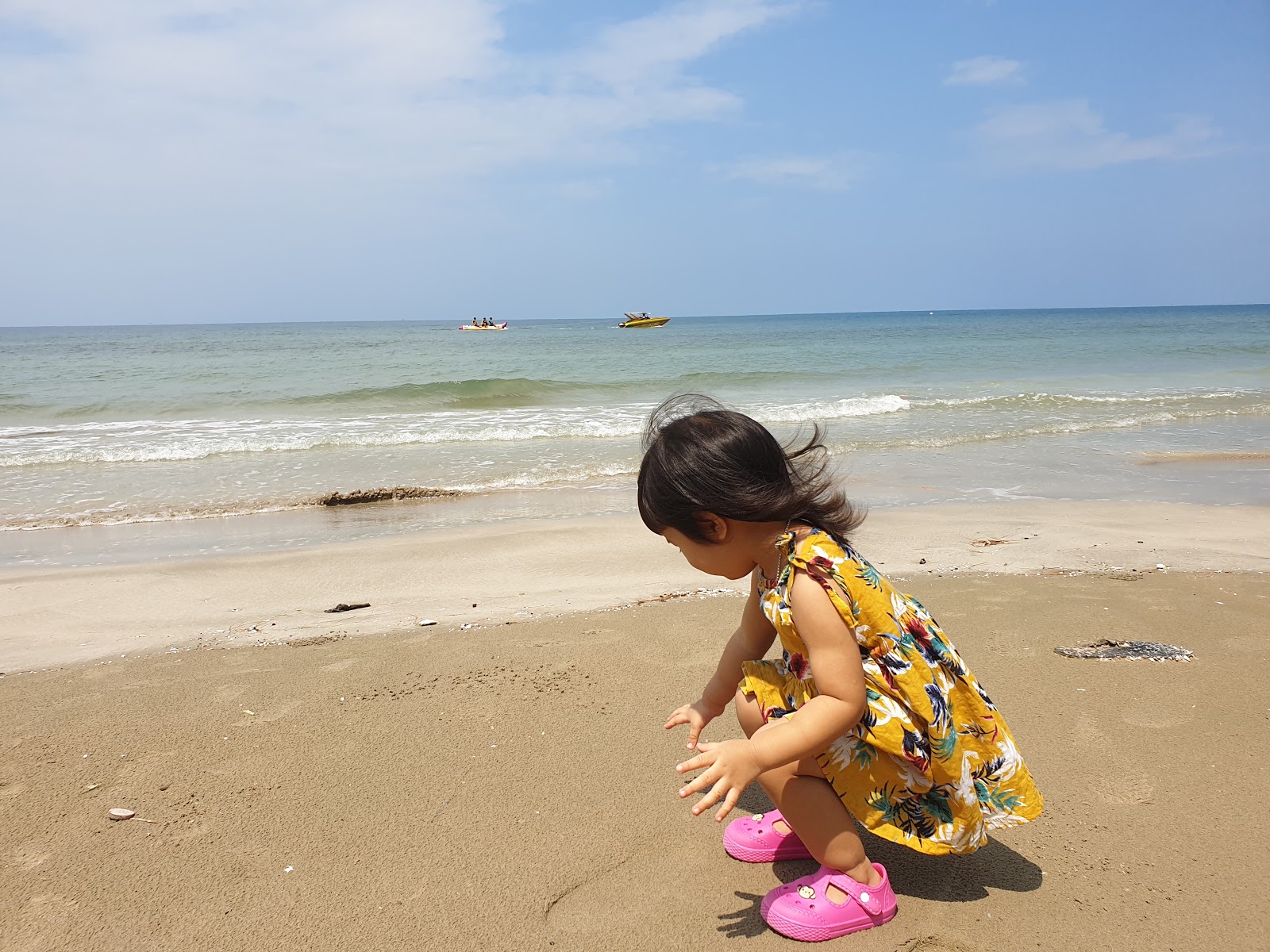 Foto di Hat Chao Lao Beach e l'insediamento