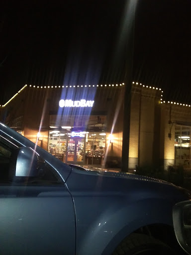 Pet Supply Store «Mud Bay», reviews and photos, 2540 NW 188th Ave, Hillsboro, OR 97124, USA