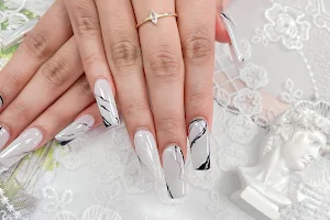 Elegant Nails On Wells image