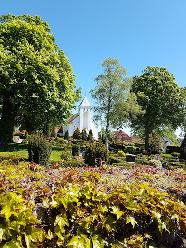 Anmeldelser af Tirstrup Kirke i Ebeltoft - Kirke