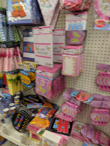 Dollar Store «Dollar Tree», reviews and photos, 3300 Ferncliff Ave NW, Roanoke, VA 24017, USA