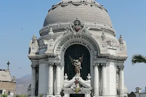 Cementerio Memorial Park Presbítero Matías Maestro image