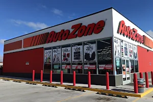 AutoZone Refacciones image