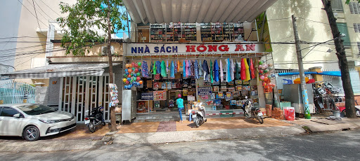Nhà Sách Hồng Ân